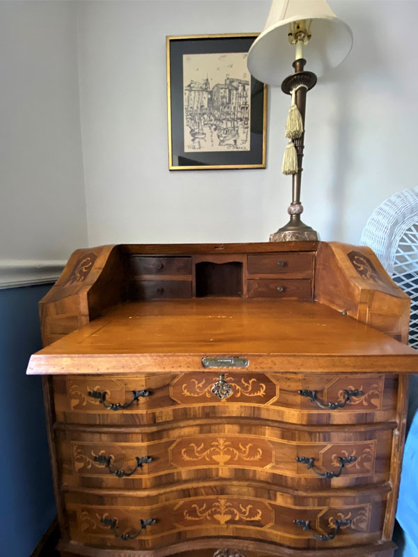 Desk Lamp Image | Follansbee Inn