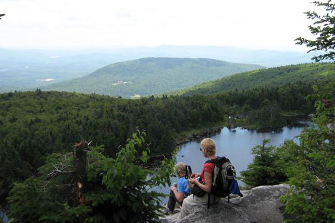 New Hampshire Hiking Active Vacations: Follansbee Inn, Kezar Lake, Mount Sunapee, NH B&B