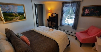 Janet Queens Room | Follansbee Inn, Kezar Lake, NH