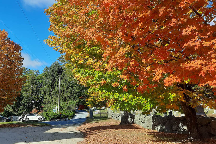 New Hampshire Fall Foliage: Follansbee Inn