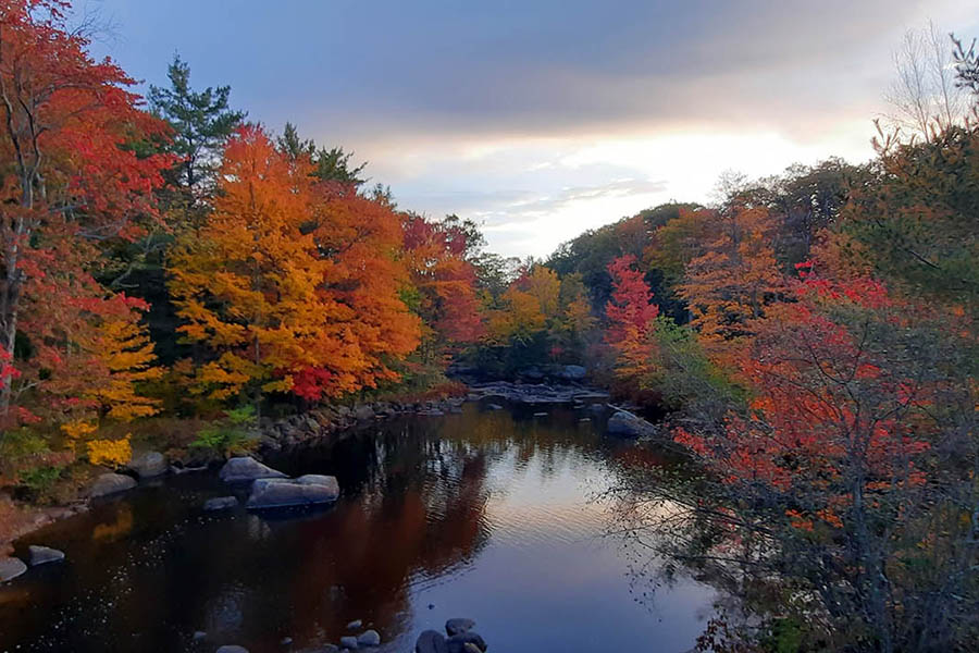New Hampshire Fall Foliage: Follansbee Inn